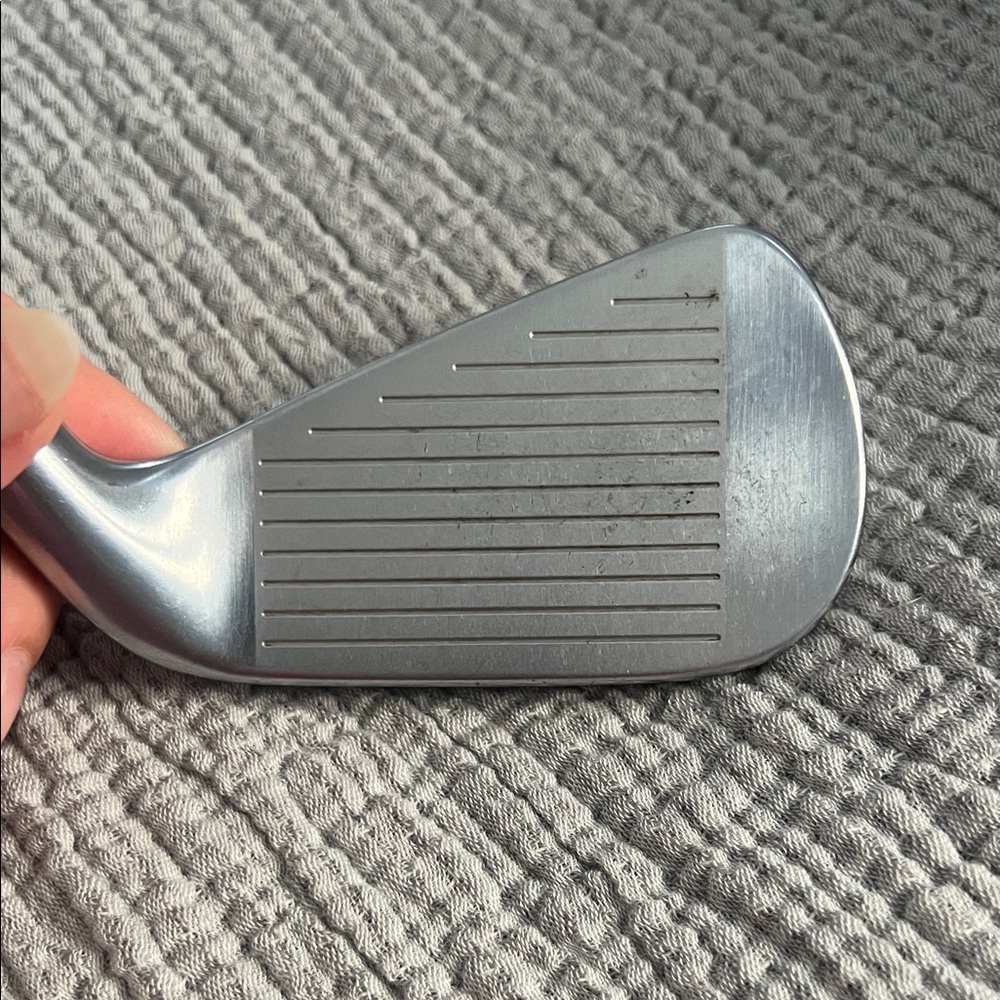 Titleist T200 5 iron club head (lefty) - Picture 3 of 6